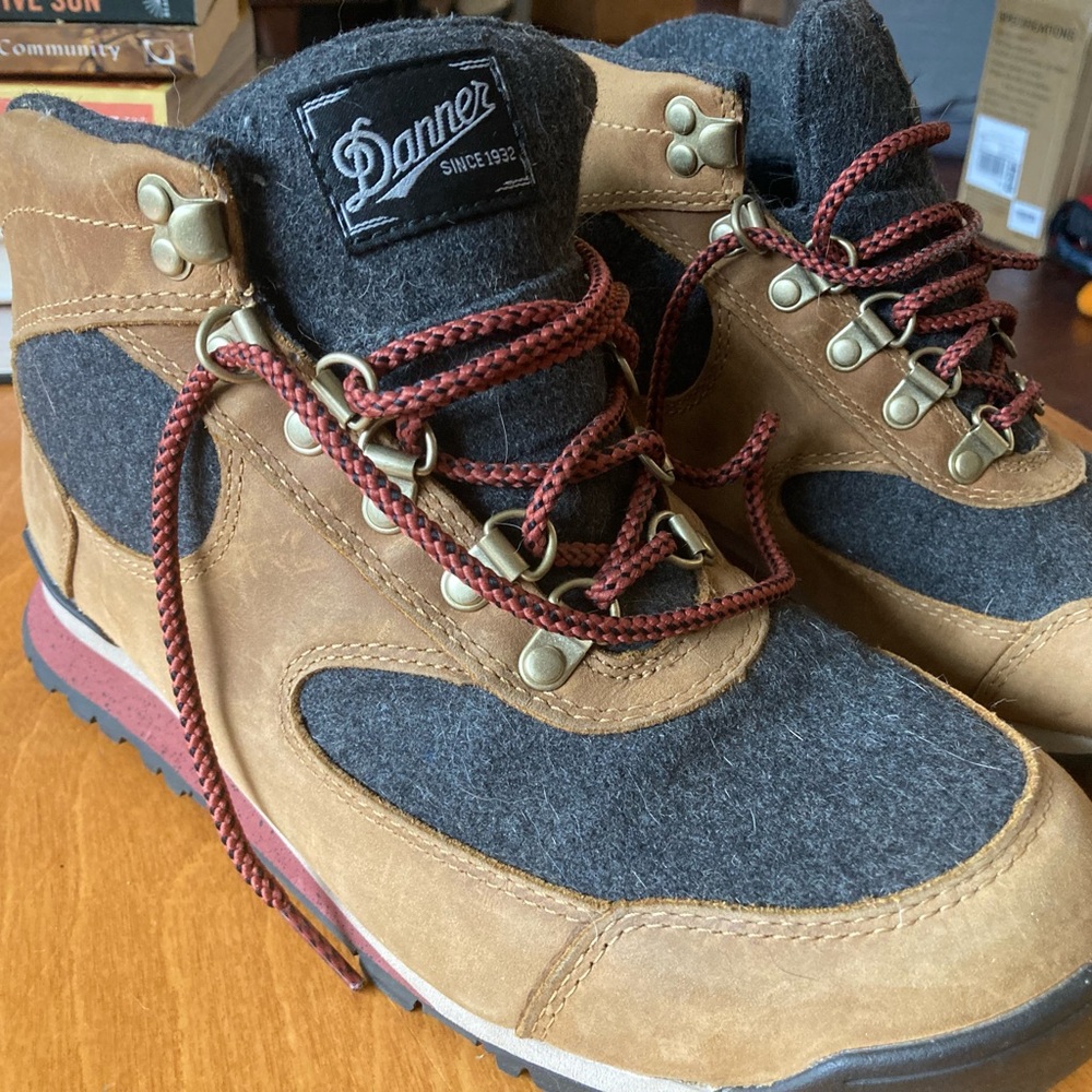 Dinner Jag hiking boots